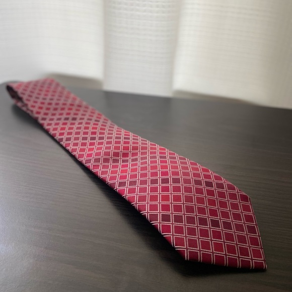 George Tie - Picture 1 of 3